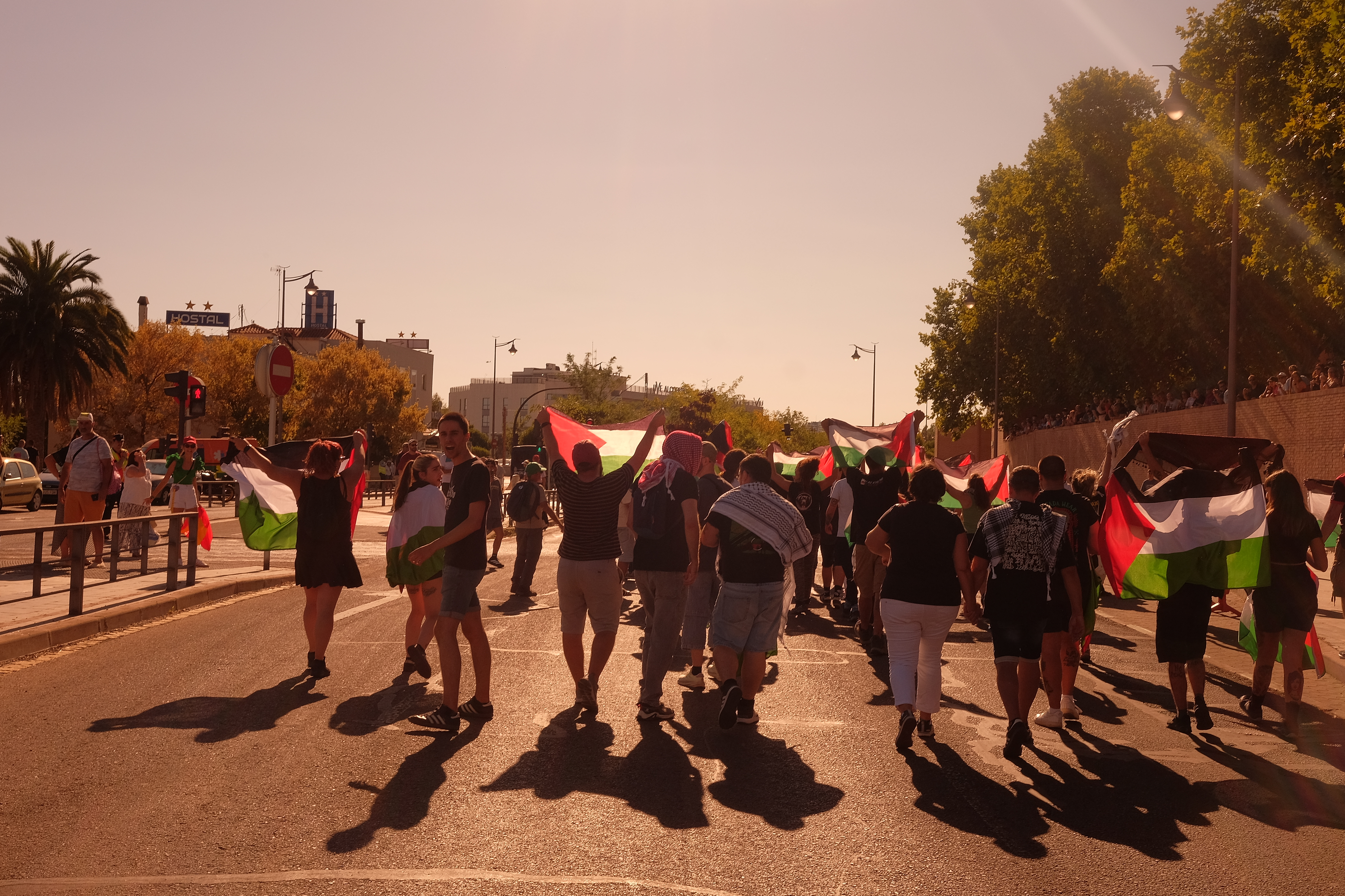 Pueblos vivos, combativos y unidos